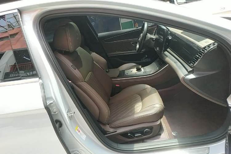 Used BYD Han 2024 DM-i Glory Edition 121KM Premium Model Right Front Seat