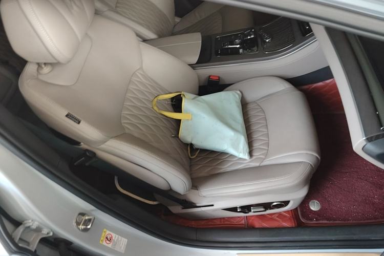 Used BYD Han 2024 DM-i Glory Edition 121KM Premium Model Right Front Seat