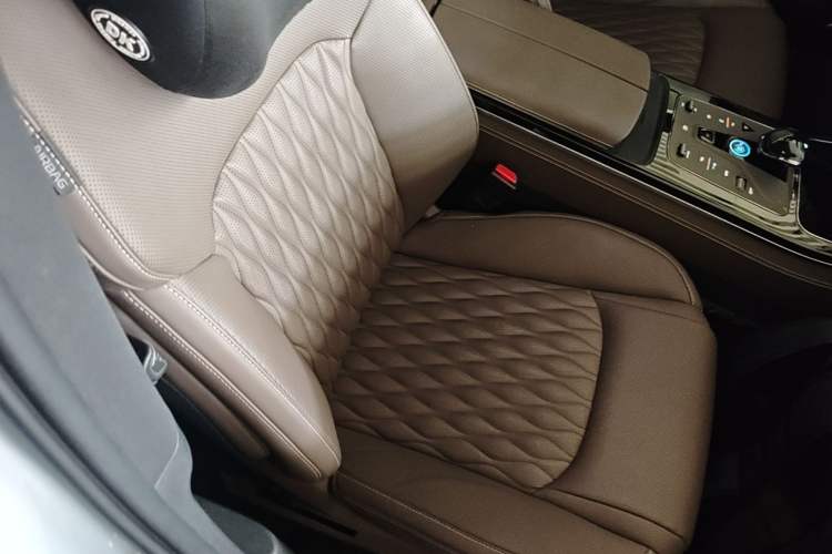 Used BYD Han 2024 DM-i Glory Edition 121KM Elite Model Right Front Seat