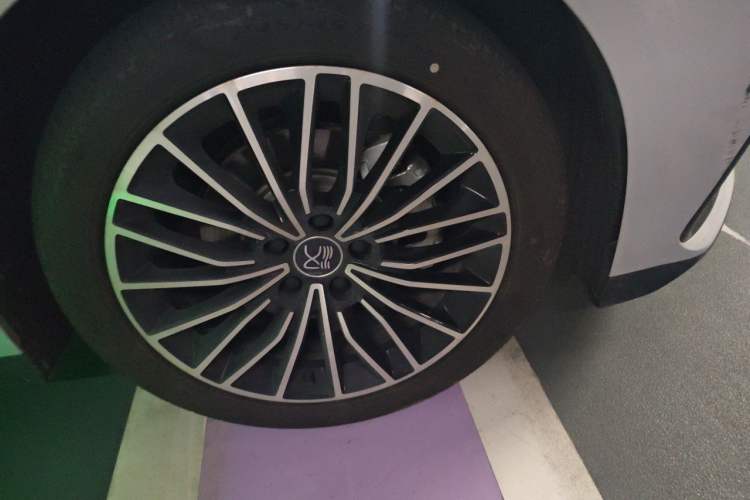 Used BYD Han 2024 DM-i Glory Edition 121KM Prestige Model Right Front Wheel Hub