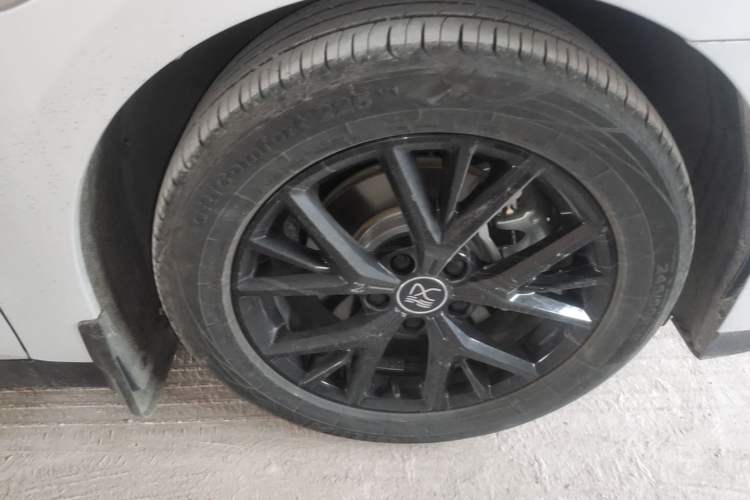Used BYD Han 2024 DM-i Glory Edition 121KM Elite Model Right Front Wheel Hub
