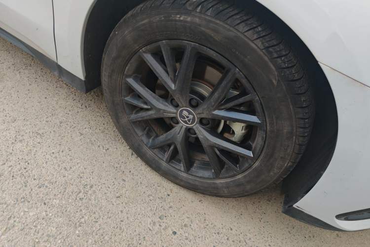 Used BYD Han 2024 DM-i Glory Edition 121KM Prestige Model Right Front Wheel Hub