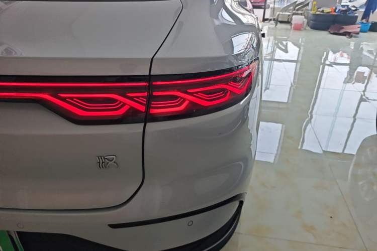 Used BYD Han 2024 DM-i Glory Edition 121KM Premium Model Right Rear Taillight