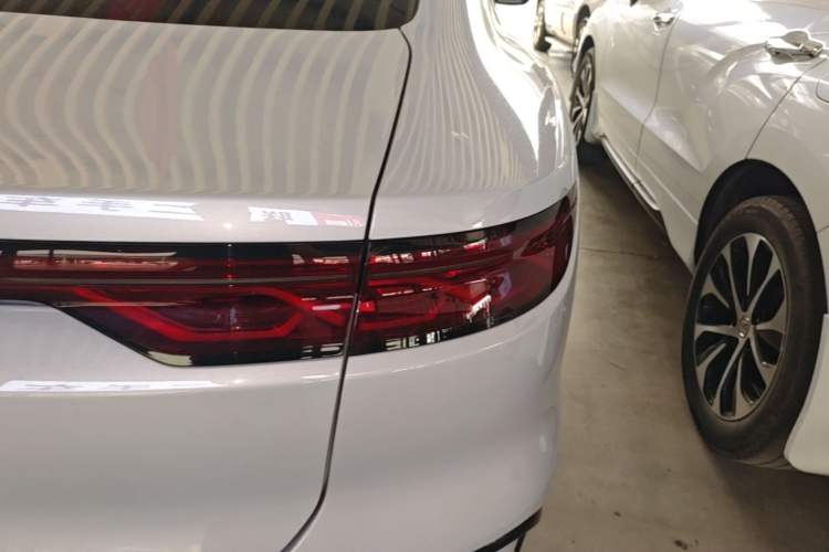 Used BYD Han 2024 DM-i Glory Edition 121KM Elite Model Right Rear Taillight
