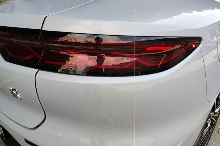 Used BYD Han 2024 DM-i Glory Edition 121KM Premium Model Right Rear Taillight