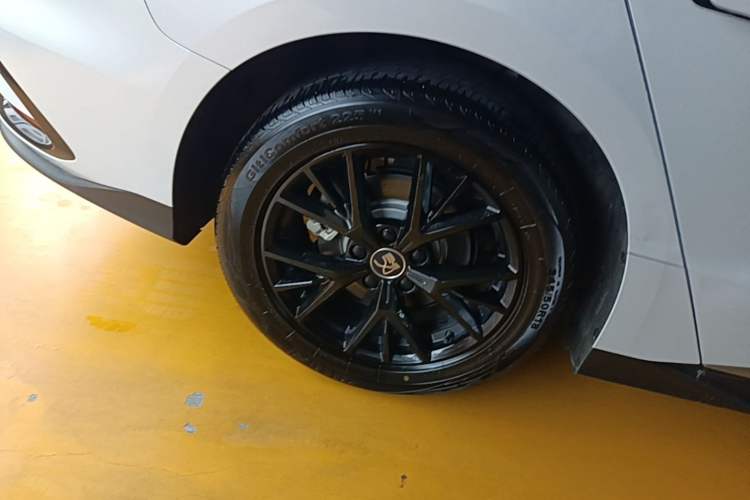 Used BYD Han 2024 DM-i Glory Edition 121KM Prestige Model Right Rear Wheel Hub