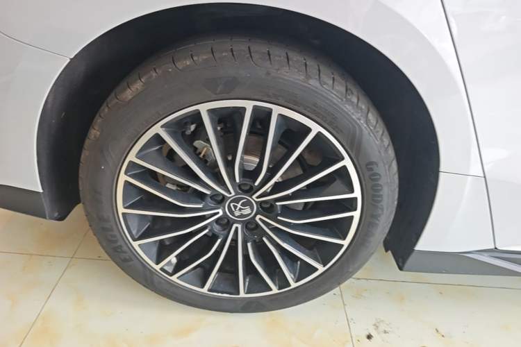 Used BYD Han 2024 DM-i Glory Edition 121KM Premium Model Right Rear Wheel Hub