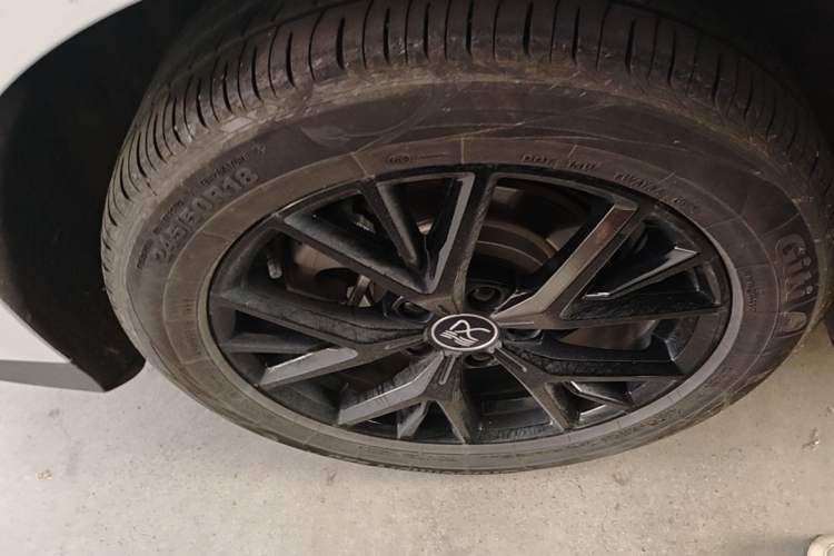 Used BYD Han 2024 DM-i Glory Edition 121KM Elite Model Right Rear Wheel Hub