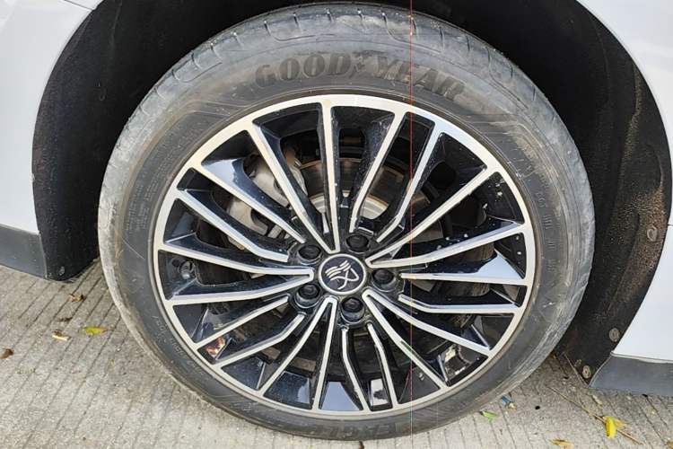 Used BYD Han 2024 DM-i Glory Edition 121KM Premium Model Right Rear Wheel Hub