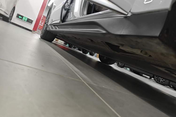 Used BYD Han 2024 EV Glory Edition 506KM Front-Wheel-Drive Premium Model Right Side Sill