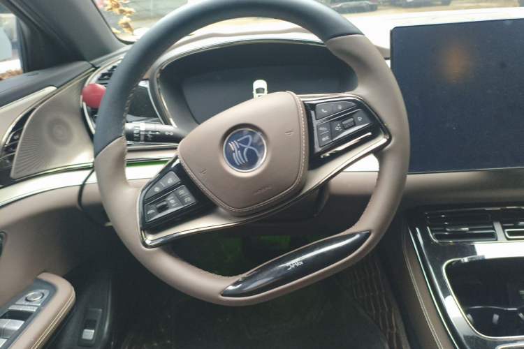 Used BYD Han 2024 DM-i Glory Edition 121KM Prestige Model Steering Wheel