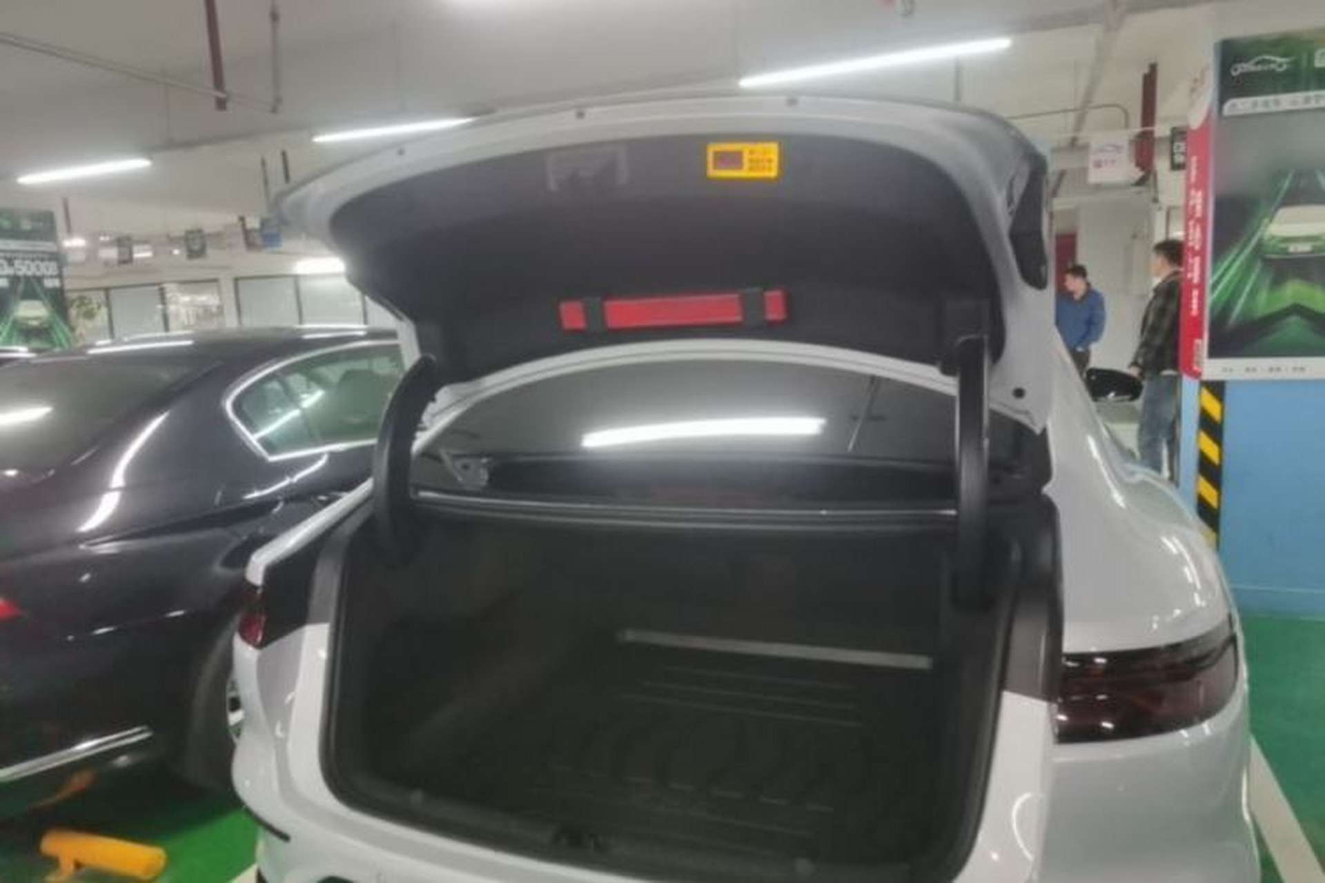 Used BYD Han 2024 EV Glory Edition 605KM Front-Wheel-Drive Premium Model Trunk