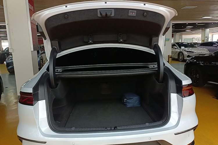 Used BYD Han 2024 DM-i Glory Edition 121KM Prestige Model Trunk