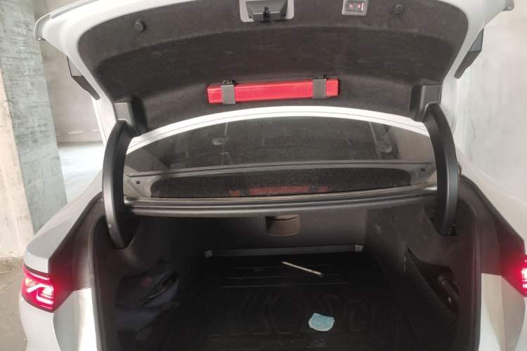 Used BYD Han 2024 DM-i Glory Edition 121KM Elite Model Trunk