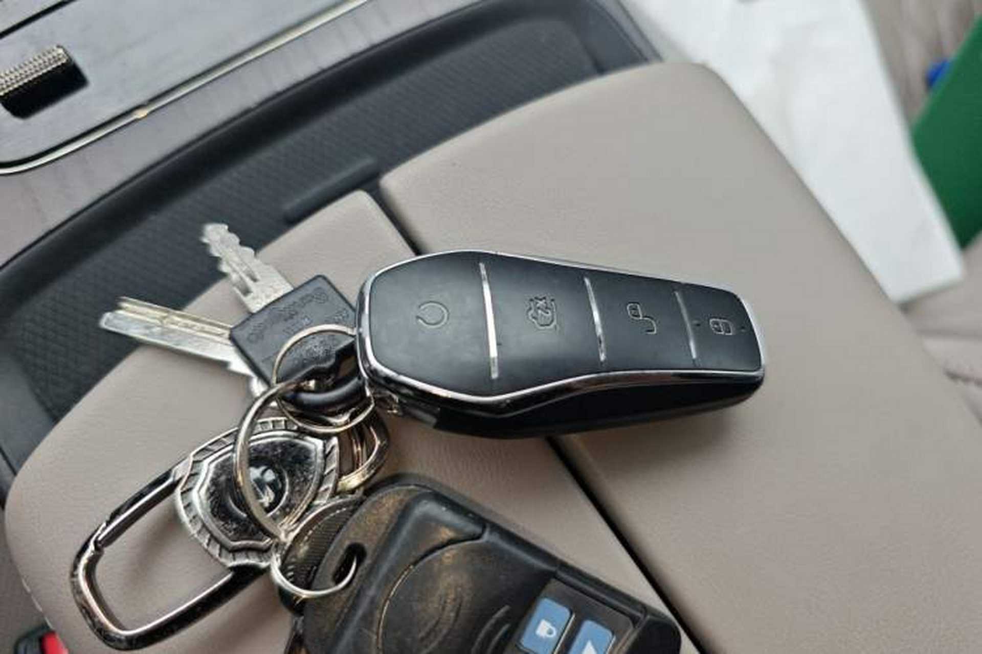 Used BYD Han 2024 EV Glory Edition 715KM Front-Wheel-Drive Flagship Model Vehicle Key