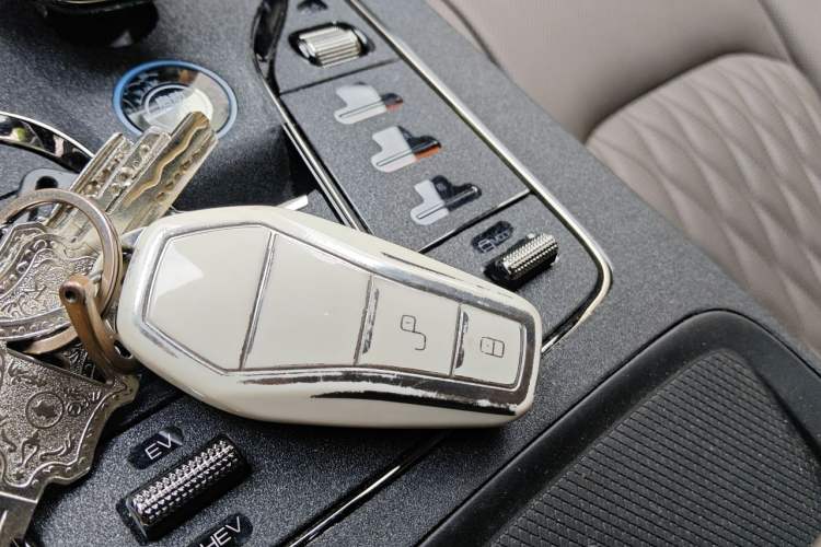 Used BYD Han 2024 DM-i Glory Edition 121KM Prestige Model Vehicle Key