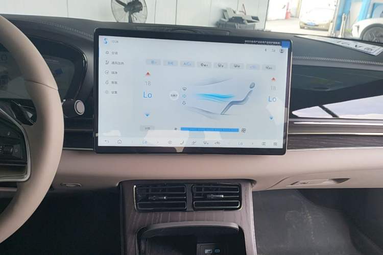 Used BYD Han 2025 EV Intelligent Driving Edition 701KM LiDAR Deluxe Model Audio And AC Panel