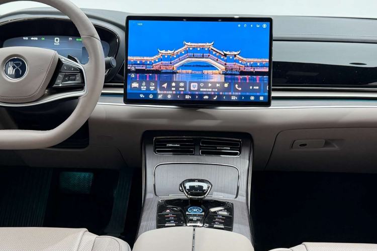 Used BYD Han 2025 EV with 701 km of Laser Radar-Enabled Intelligent Driving Audio And AC Panel