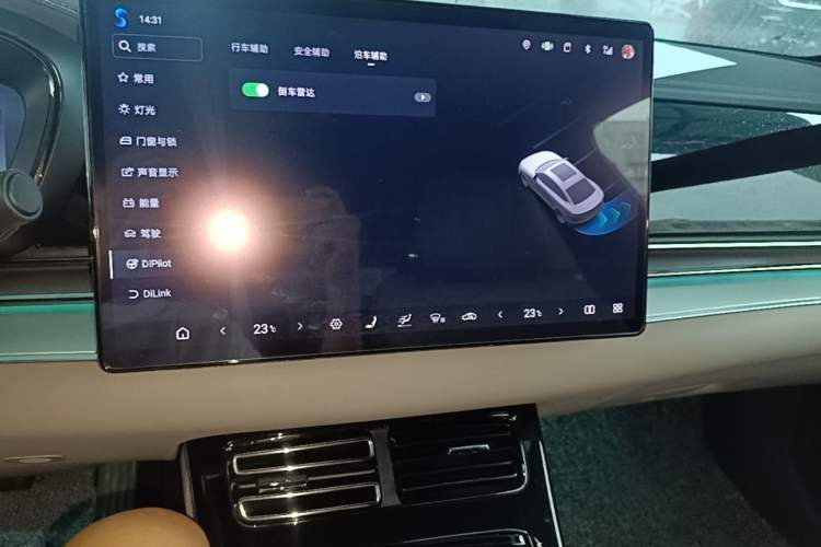 Used BYD Han 2025 EV 605KM Prestige Model Audio And AC Panel