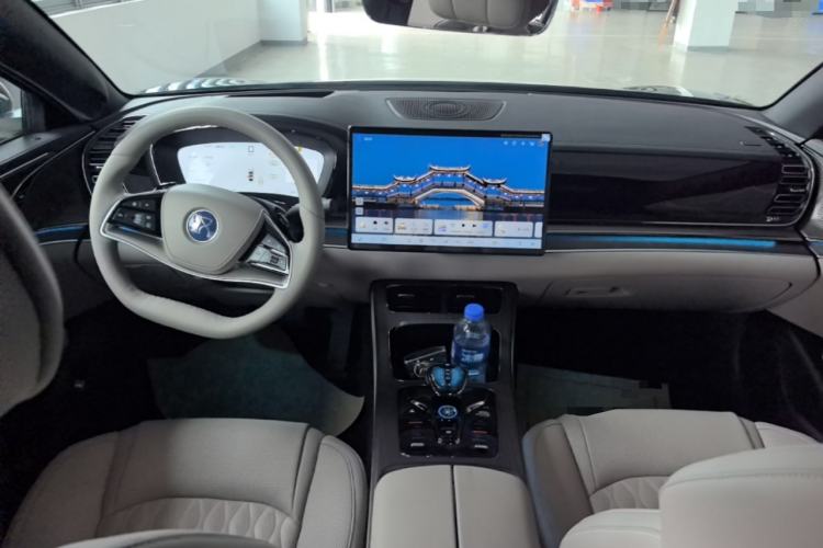 Used BYD Han 2025 DM-i Intelligent Driving Edition 125KM LiDAR Flagship Model Center Console