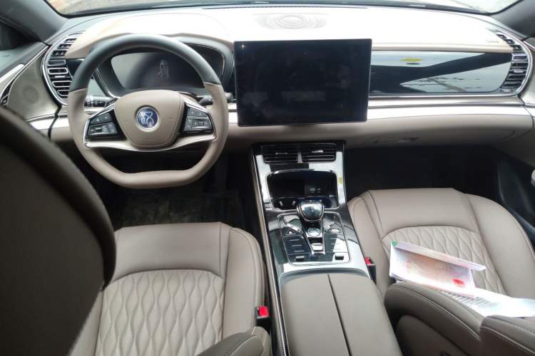 Used BYD Han 2025 DM-i 125KM Elite Model Center Console