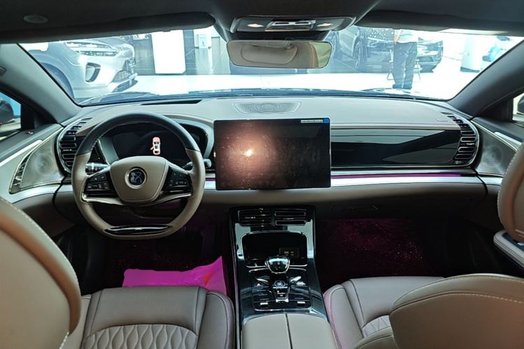 Used BYD Han 2025 EV 605KM Prestige Model Center Console