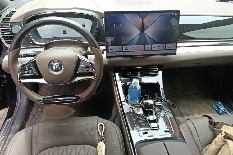 Used BYD Han 2025 DM-i 125KM Elite Model Center Console