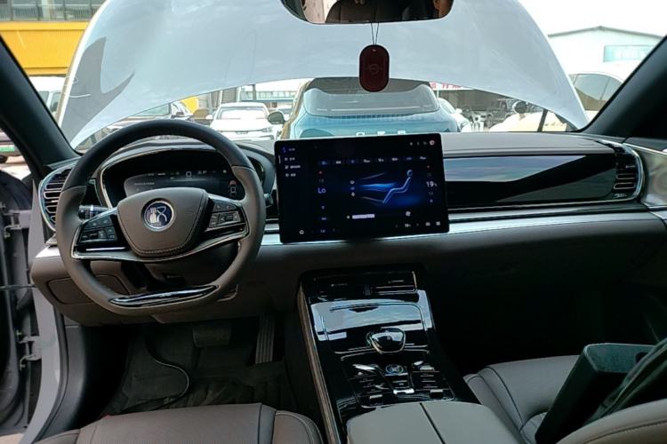 Used BYD Han 2025 DM-i 125KM Elite Model Center Console