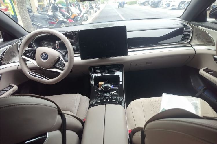 Used BYD Han 2025 EV 605KM Prestige Model Center Console