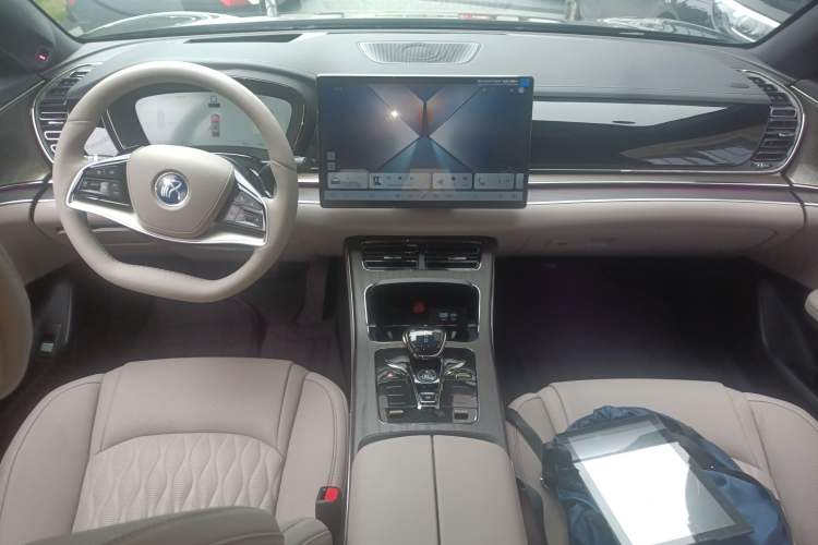 Used BYD Han 2025 EV Intelligent Driving Edition 701KM LiDAR Flagship Model Center Console