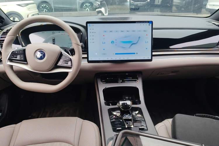 Used BYD Han 2025 DM-i Intelligent Driving Edition 125KM LiDAR Flagship Model Center Console