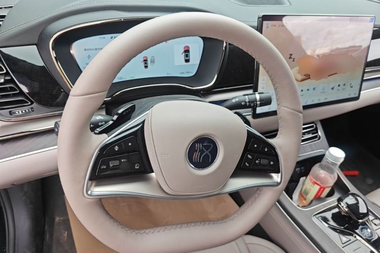 Used BYD Han 2025 DM-i Intelligent Driving Edition 125KM LiDAR Flagship Model Center Console