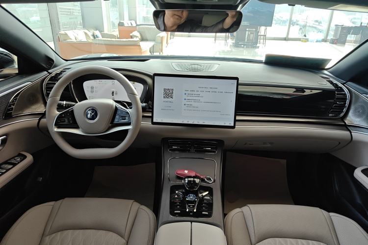 Used BYD Han 2025 DM-i Intelligent Driving Edition 125KM LiDAR Flagship Model Center Console