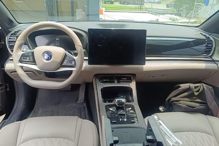 Used BYD Han 2025 EV Intelligent Driving Edition 701KM LiDAR Deluxe Model Center Console