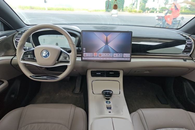 Used BYD Han 2025 DM-i 125KM Prestige Model Center Console