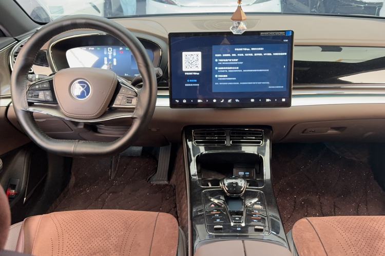 Used BYD Han 2025 EV Intelligent Driving Version 506KM Prestige Model Center Console