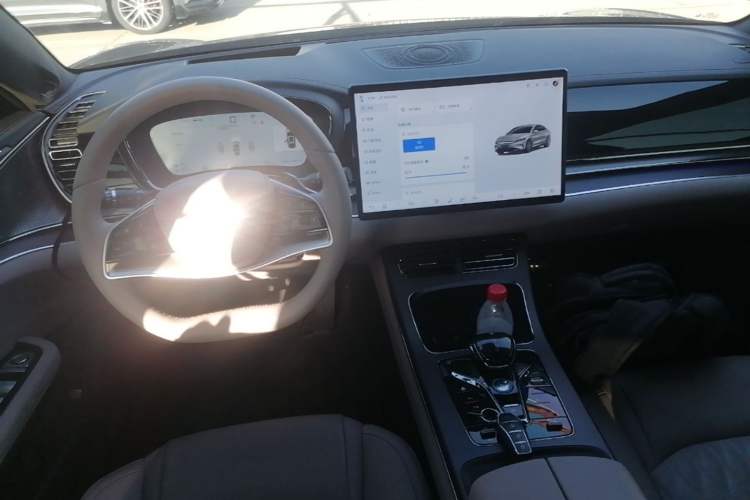 Used BYD Han 2025 DM-i Intelligent Driving Edition 125KM LiDAR Flagship Model Center Console