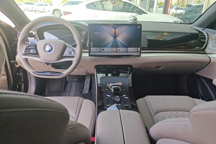 Used BYD Han 2025 DM-i 125KM Elite Model Center Console