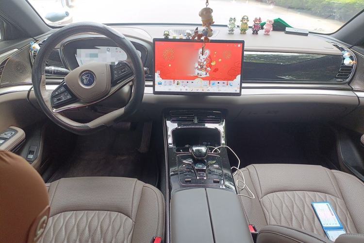 Used BYD Han 2025 DM-i Smart Drive 125KM Prestige Model Center Console