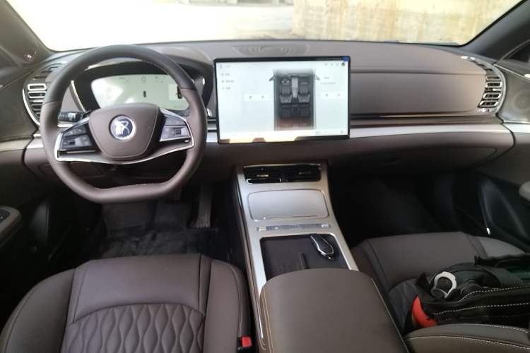 Used BYD Han 2025 DM-i Intelligent Driving Edition 245KM Prestigious Edition Center Console