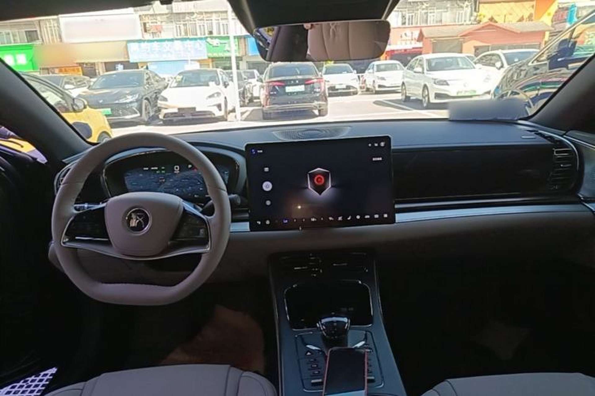 Used BYD Han 2025 EV Intelligent Driving Version 701KM Prestige Model Center Console