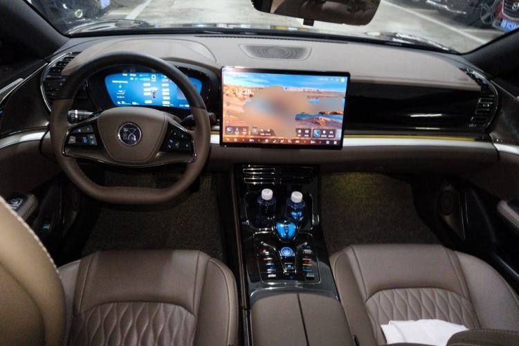 Used BYD Han 2025 EV Intelligent Driving Edition 605KM Prestige Model Center Console