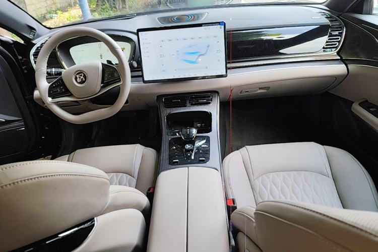 Used BYD Han 2025 DM-i Intelligent Driving Edition 125KM LiDAR Flagship Model Center Console