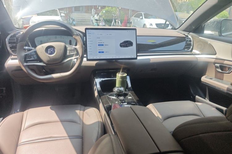 Used BYD Han 2025 DM-i 125KM Comfort Model Center Console