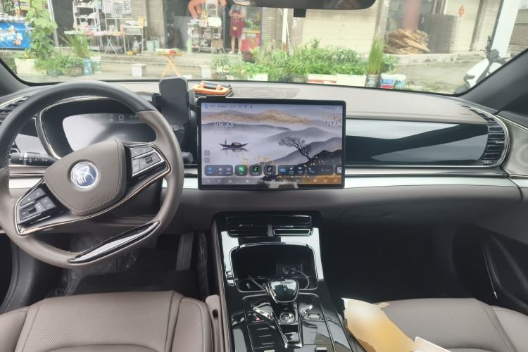Used BYD Han 2025 DM-i 125KM Comfort Model Center Console