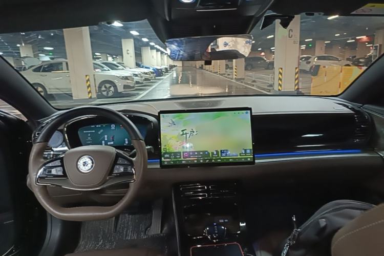 Used BYD Han 2025 EV Intelligent Driving Edition 605KM Prestige Model Center Console
