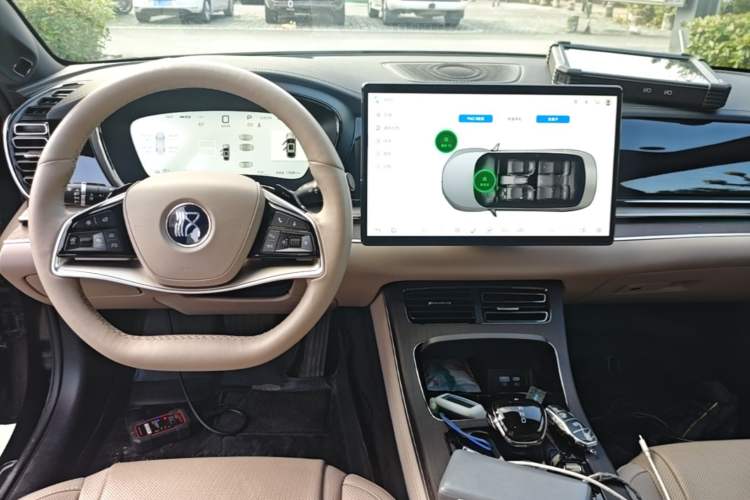 Used BYD Han 2025 EV Intelligent Driving Edition 701KM LiDAR Flagship Model Center Console