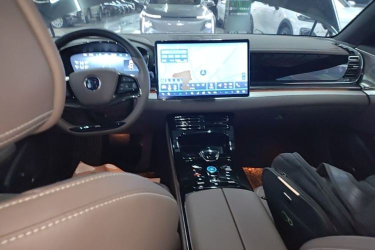 Used BYD Han 2025 DM-i 125KM Elite Model Center Console