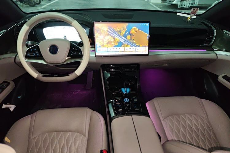 Used BYD Han 2025 DM-i 125KM Elite Model Center Console