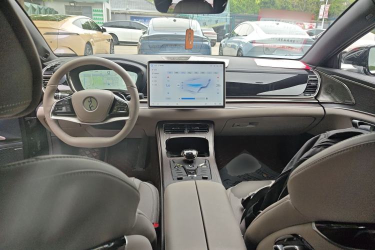 Used BYD Han 2025 EV Intelligent Driving Edition 701KM LiDAR Flagship Model Center Console